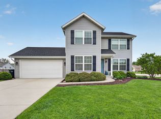 300 Arrowhead Dr, Minooka, IL 60447