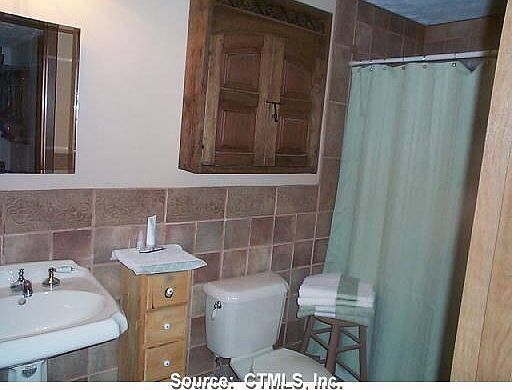 4th image of 20 Amato Dr APT E