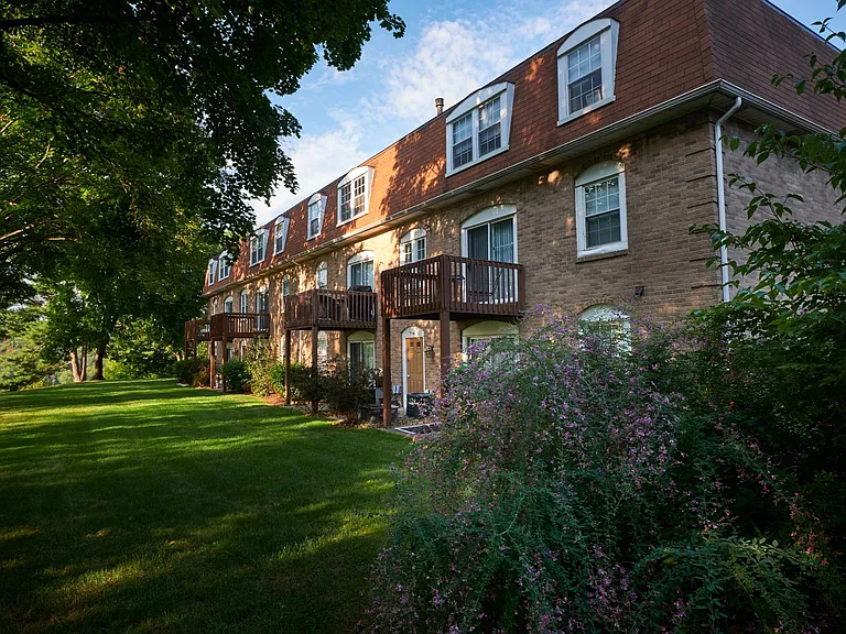Hickory Hills — Photo 21