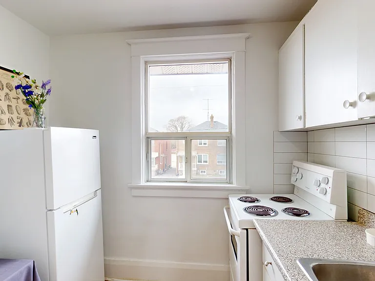275 Oakwood Ave — Photo 5