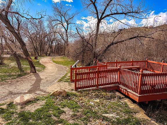 5th image of 10 S 100 W