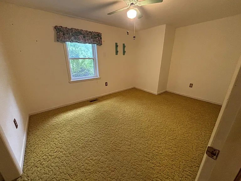 137 N Elizabeth St — Photo 9