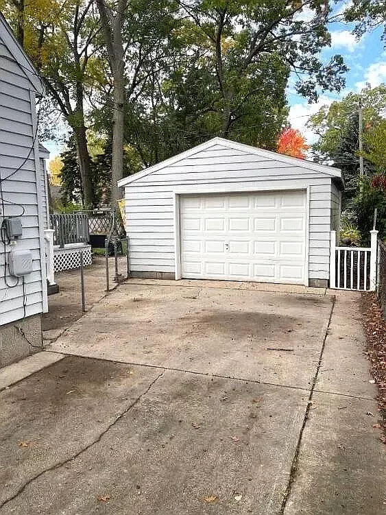 3 bed, 1.5 bath, 1194 sqft, $2,500 — Photo 3