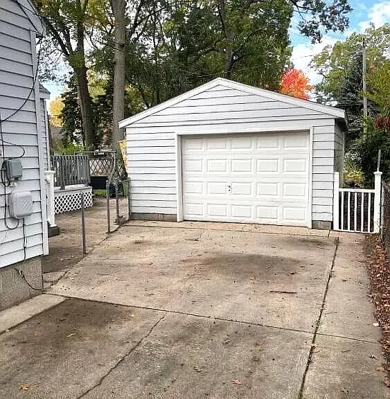 2320 Crozier Ave — Photo 3
