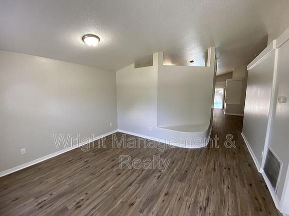 4th image of 8714 Fountain Ave