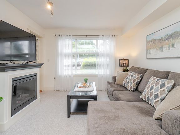 5th image of 2515 Park Dr #104