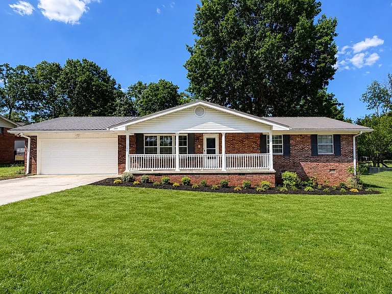 834 Kay Cir — Photo 1