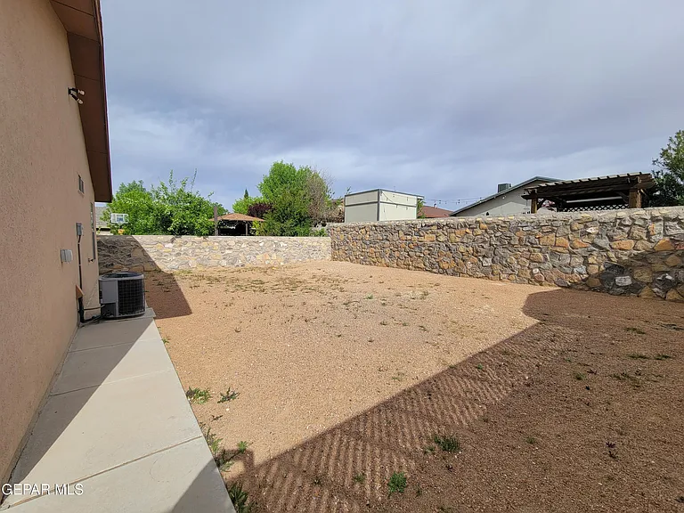 14211 Otter Point Dr — Photo 52