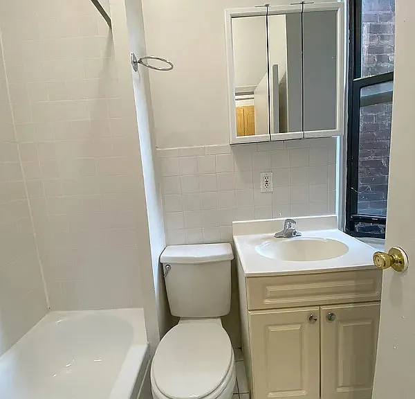 223 E 32nd St #5D — Photo 8