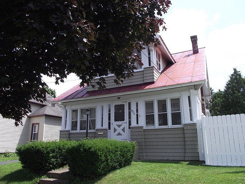 1st image of 622 King St
