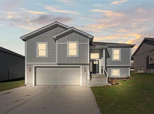 2212 NW 94th St, Kansas City, MO 64154