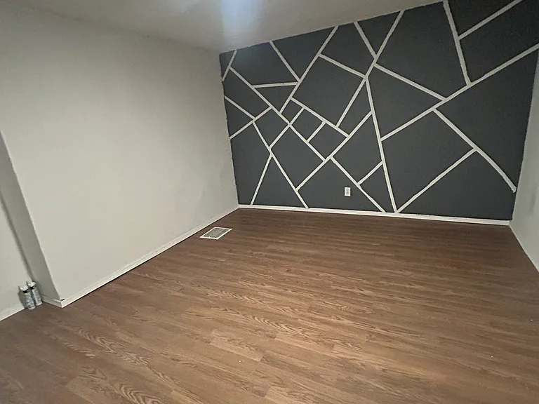 618 McMahon Ave — Photo 2