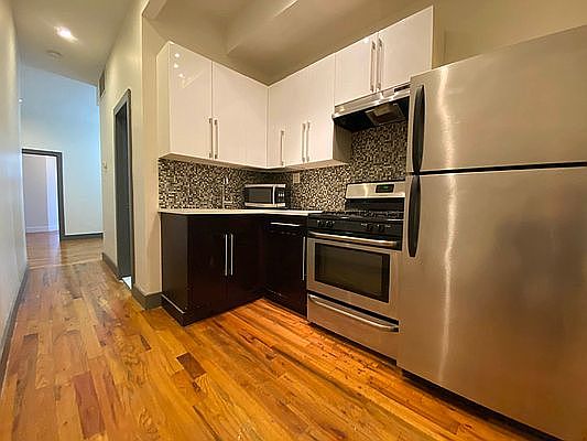 2nd image of 840 Jefferson Ave #3R