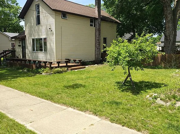 208 E Center St, Belding, MI 48809