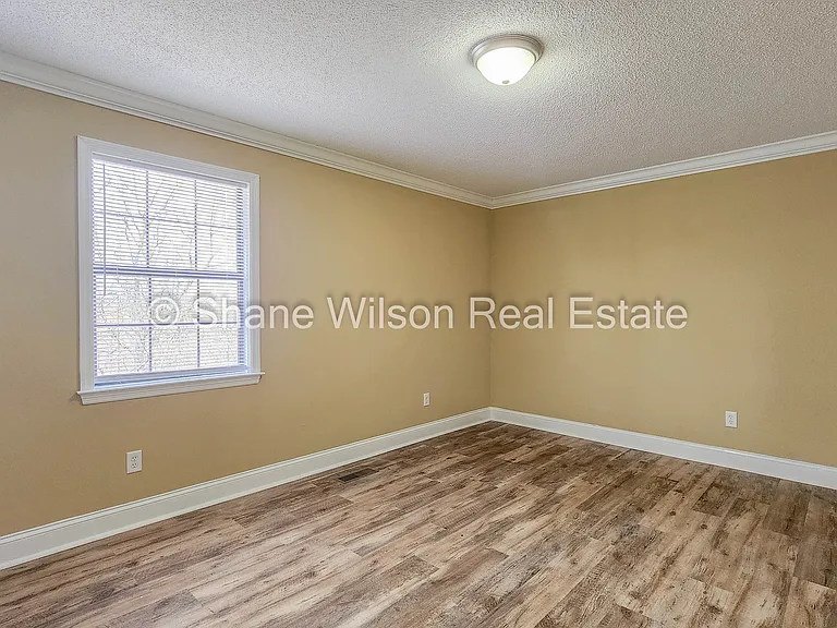 213 Ridgewood Cir — Photo 11