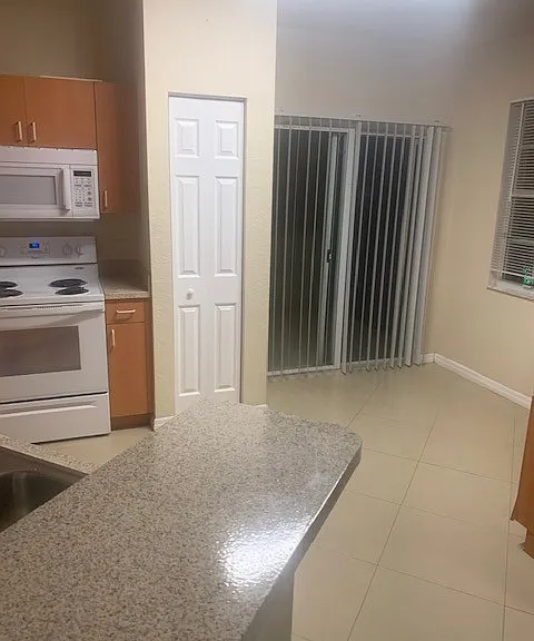2307 Belmont Ln — Photo 11