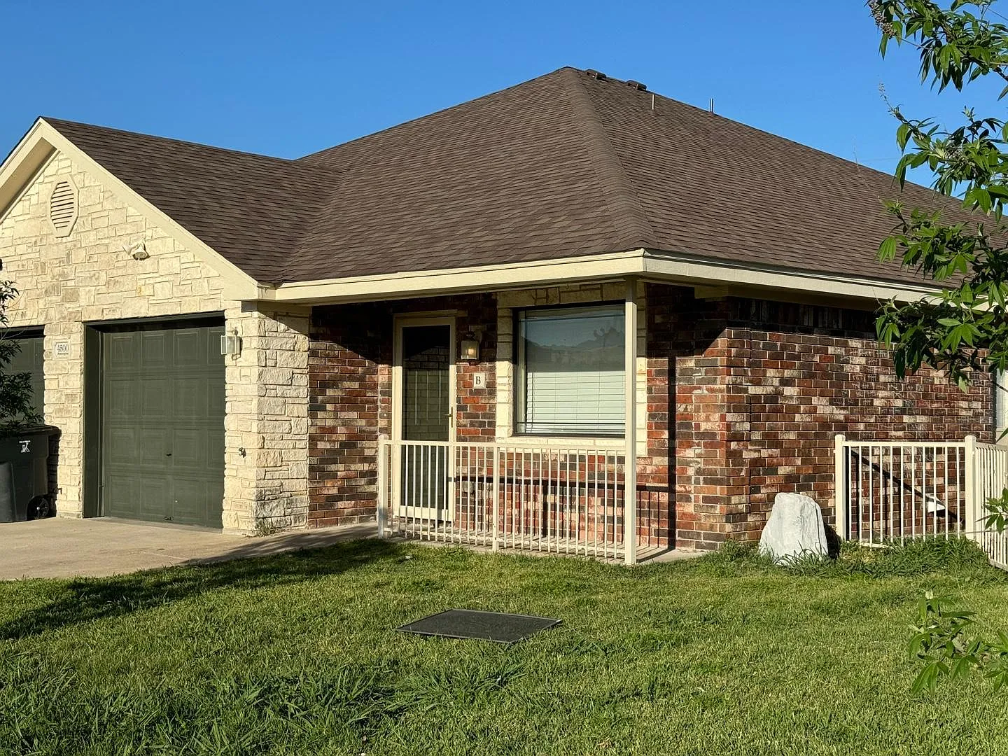3 bed, 1171 sqft, $1,300 — Photo 2