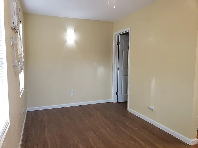 3025 Myers St — Photo 10