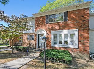 20537 Williamsburg Ct, Harper Woods, MI 48225