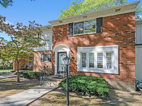 20537 Williamsburg Ct, Harper Woods, MI 48225