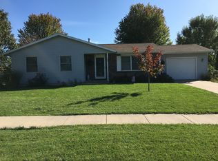 100 Elm Ridge Ct, North Liberty, IA 52317