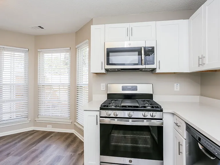 213 Summer Hill Cir — Photo 8