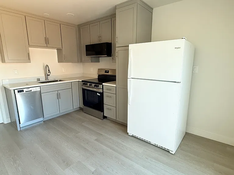2790 Union Ave — Photo 6