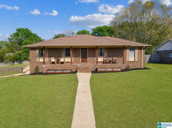 1066 Sunny Dell Ln, Bessemer, AL 35023
