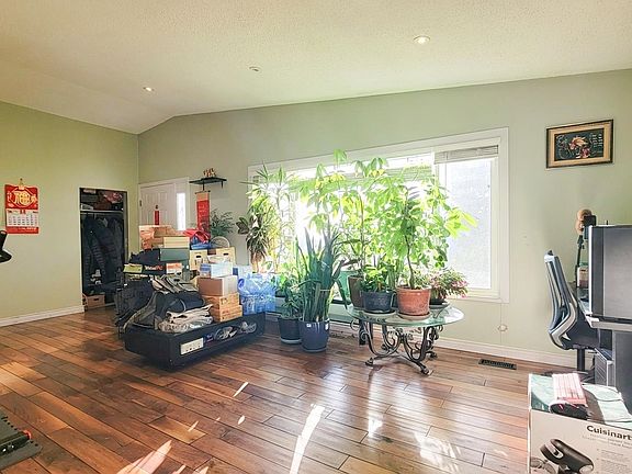 5th image of 333 Louellen St