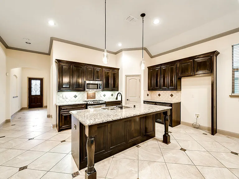1025 Dunhill Ln — Photo 14