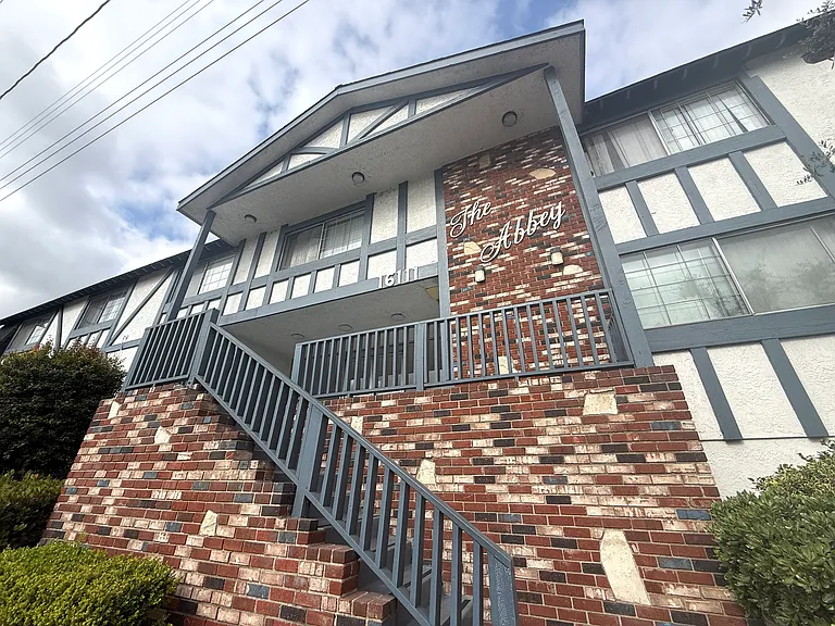 The Abbey Apartments — Photo 9