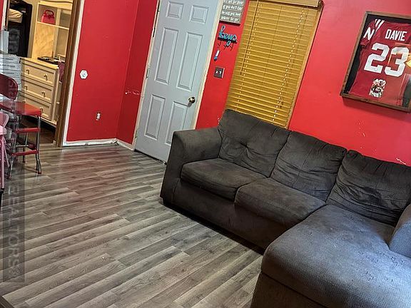 2nd image of 423 N Darr Ave