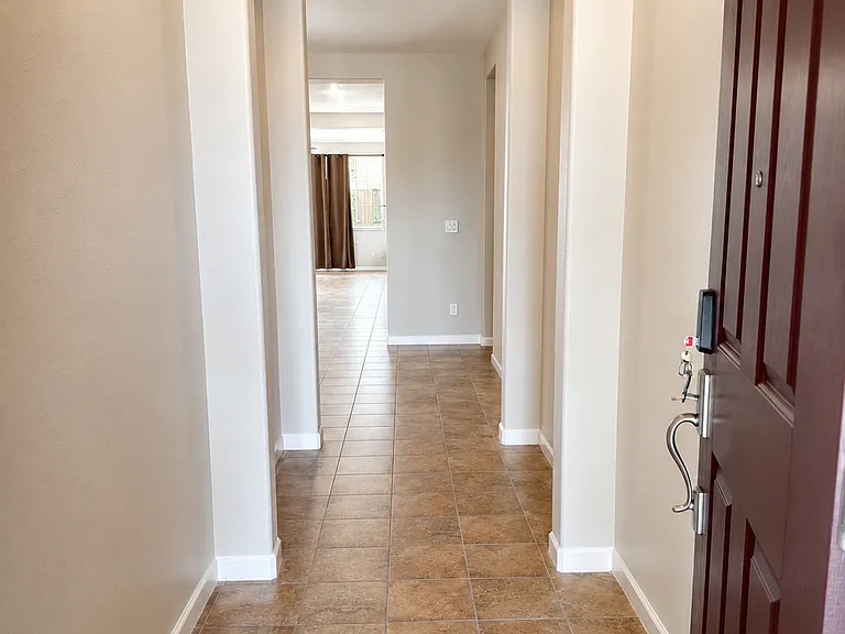 1094 Danilo Ct — Photo 2