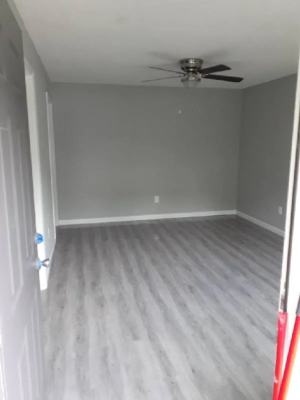 3 bed, 1.5 bath, 1008 sqft, $1,795 — Photo 2
