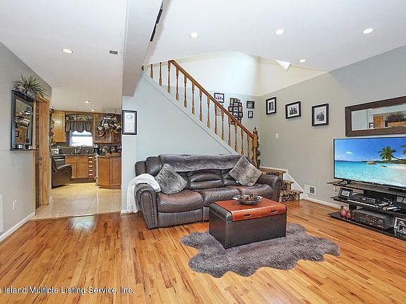 5th image of 101 Tuckahoe Ave
