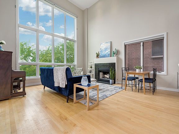 3rd image of 1711 N Sheffield Ave #3