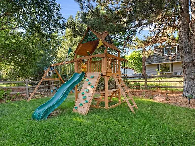 7030 Magnolia Cir — Photo 43