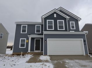 653 Swift Creek Dr, Chelsea, MI 48118