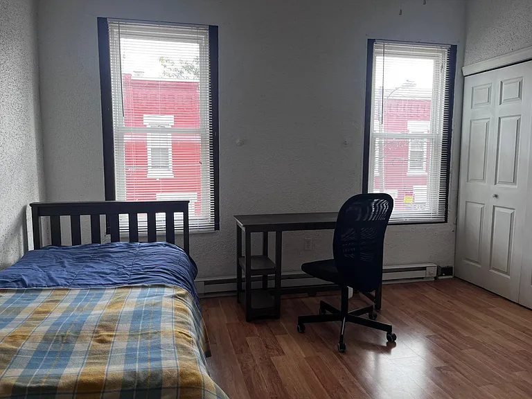 Bedroom 162 sq. ft.
