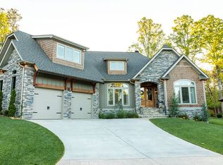 86 Ledgestone Dr, Fairview, NC 28730