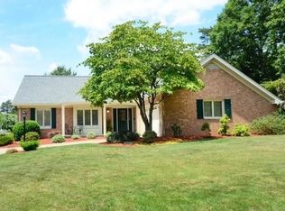 108 Swansea Dr, Aliquippa, PA