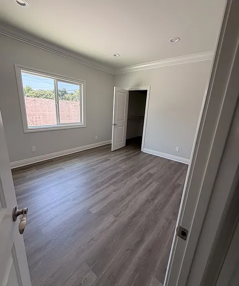 312 W Edna Pl — Photo 9