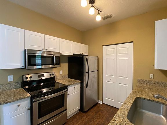 4th image of 842 Grand Regency Poin #104