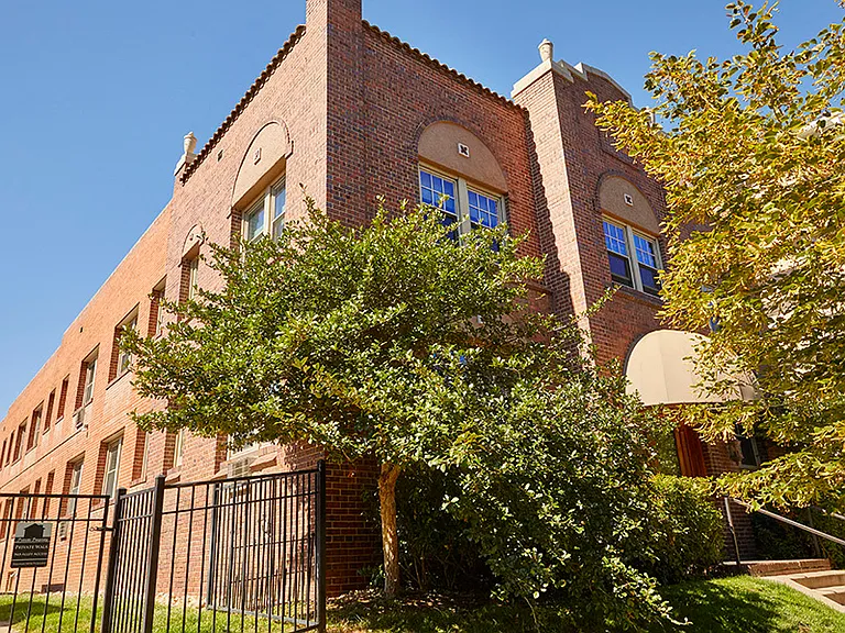 777 N Corona St — Photo 15