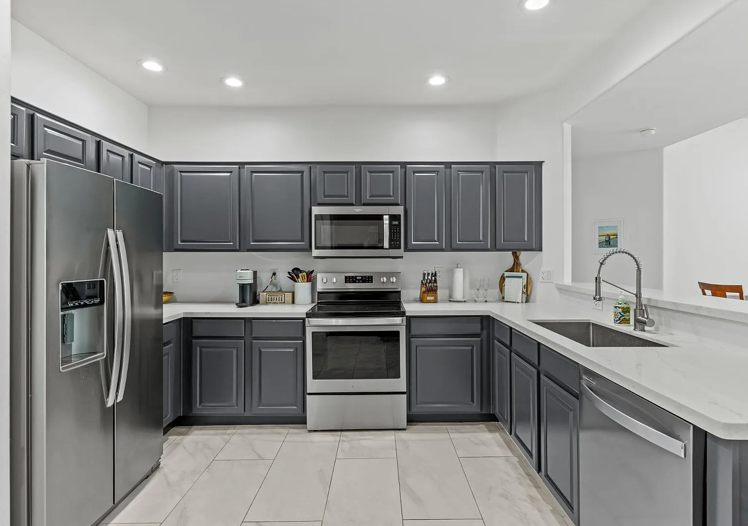 3 bed, 2.0 bath, 1411 sqft, $2,550 — Photo 1