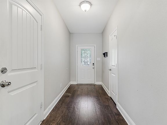 4th image of 2913 Kellogg Ave