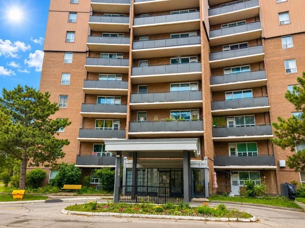3065 Queen Frederica Dr #604, Mississauga, ON L4Y 3A3