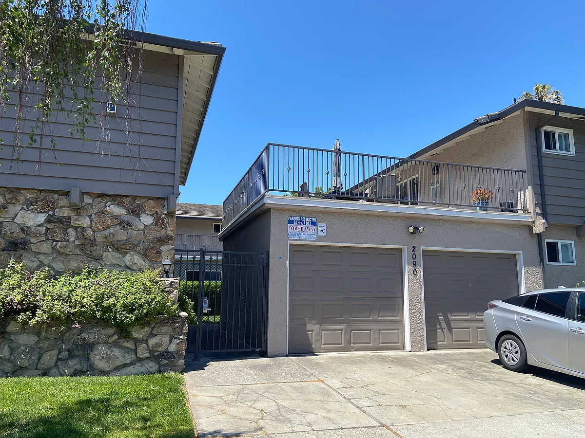 Building Photo - 2090 Sahara Way #7
