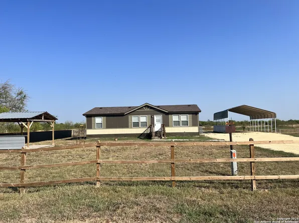 328 Bar H, Marion, TX 78124