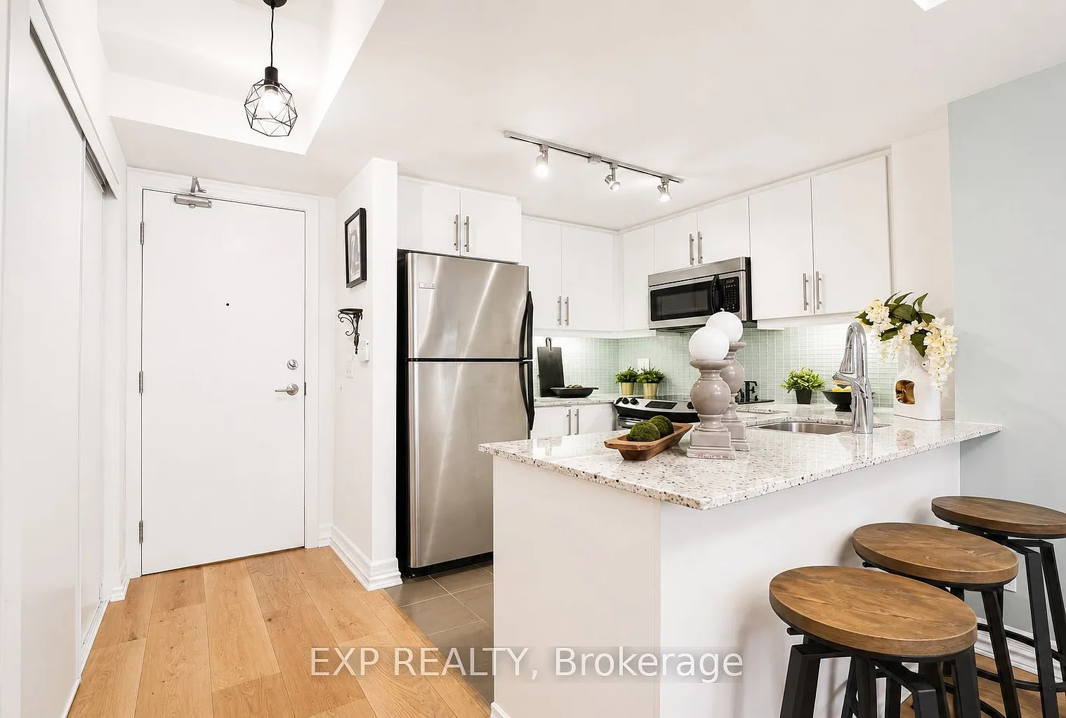 2 bed, $2,500 — Photo 2